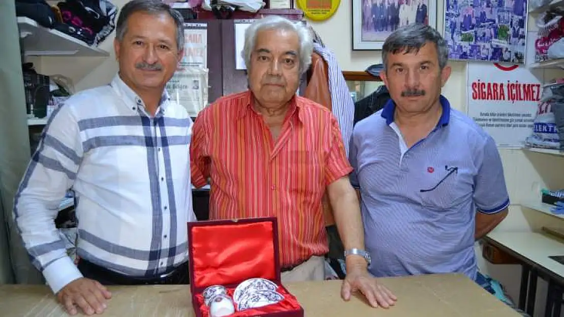 FETHİYE'DE 40 YILLIK ESNAFLAR PLAKET İLE ÖDÜLLENDİRİLDİ