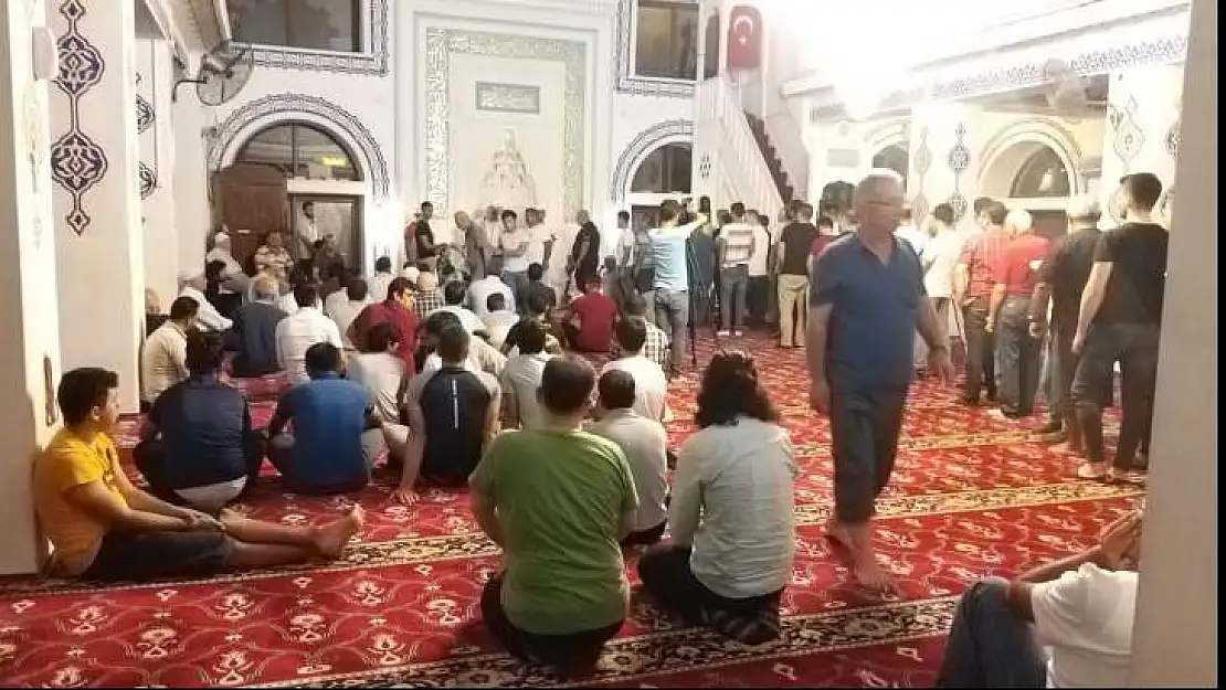 FETHİYE'DE DE CAMİLER DOLDU TAŞTI