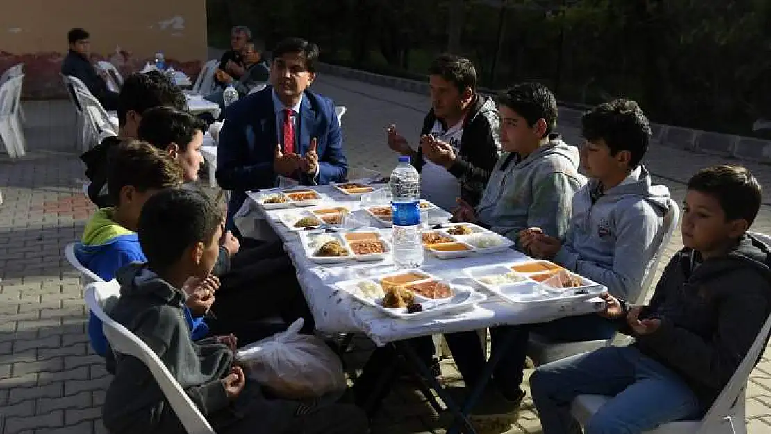 Karaca iftarını Nif halkıyla birlikte yaptı