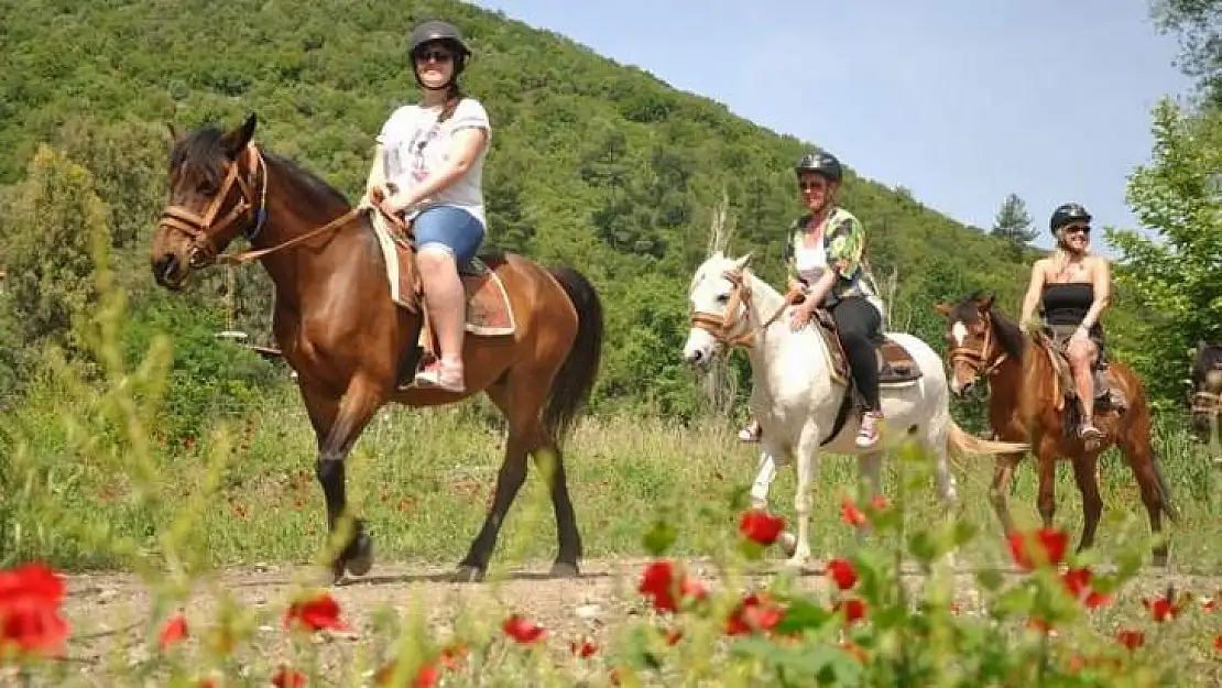 KAYAKÖY, AT VE SAFARİ TURLARIYLA KEŞFEDİLİYOR