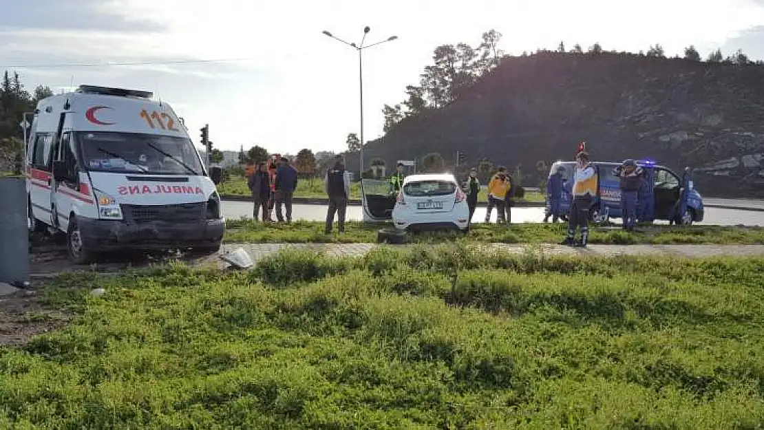 Fethiye'de Ambulans Kaza Yaptı : 4 Yaralı