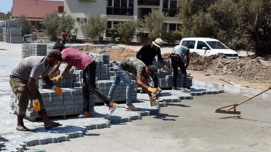 HACI ZÜHTÜ KÖKTEN CAMİİ YOLA KAVUŞUYOR