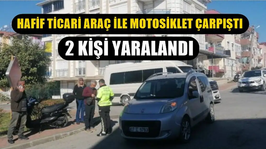 Hafif ticari araç ile motosiklet çarpıştı 2 yaralı