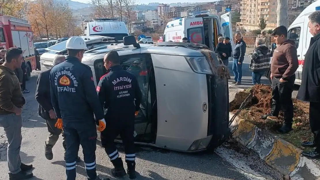 Hafif ticari araç takla attı: 3'ü ağır 4 yaralı