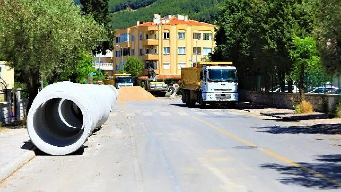 Hasan Ercan Caddesi'nde çalışmalar devam ediyor