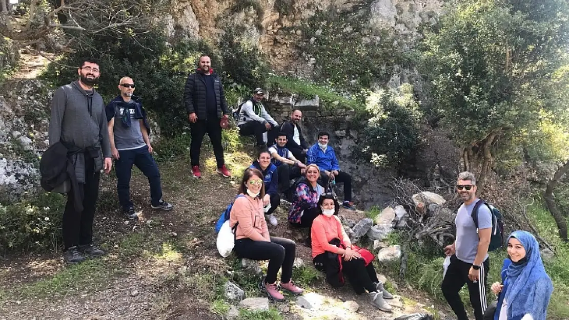 Hem çevre temizliği hem doğa yürüyüşü 