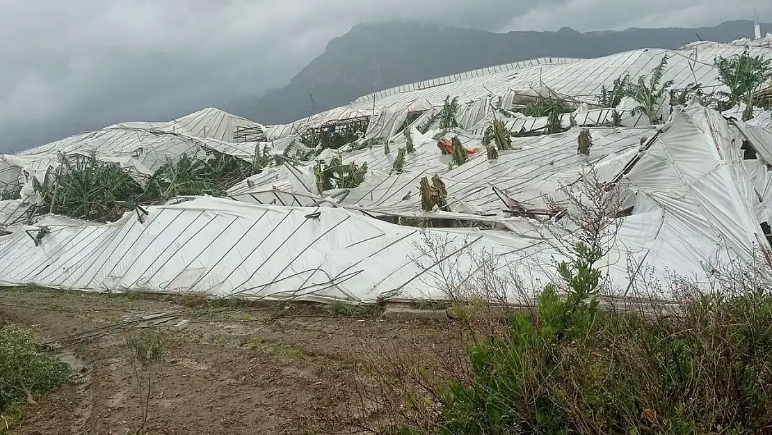 Hortumda 13 Kişi Yaralandı, 100 Sera Zarar Gördü