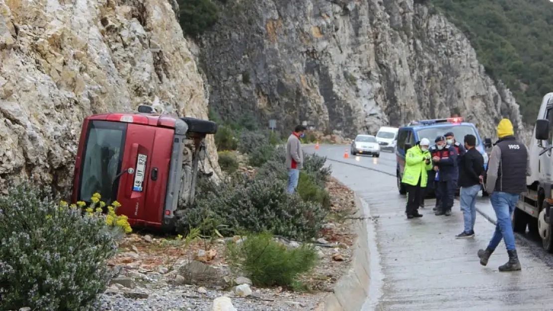 Hurdaya dönen araçtan sağ çıktı