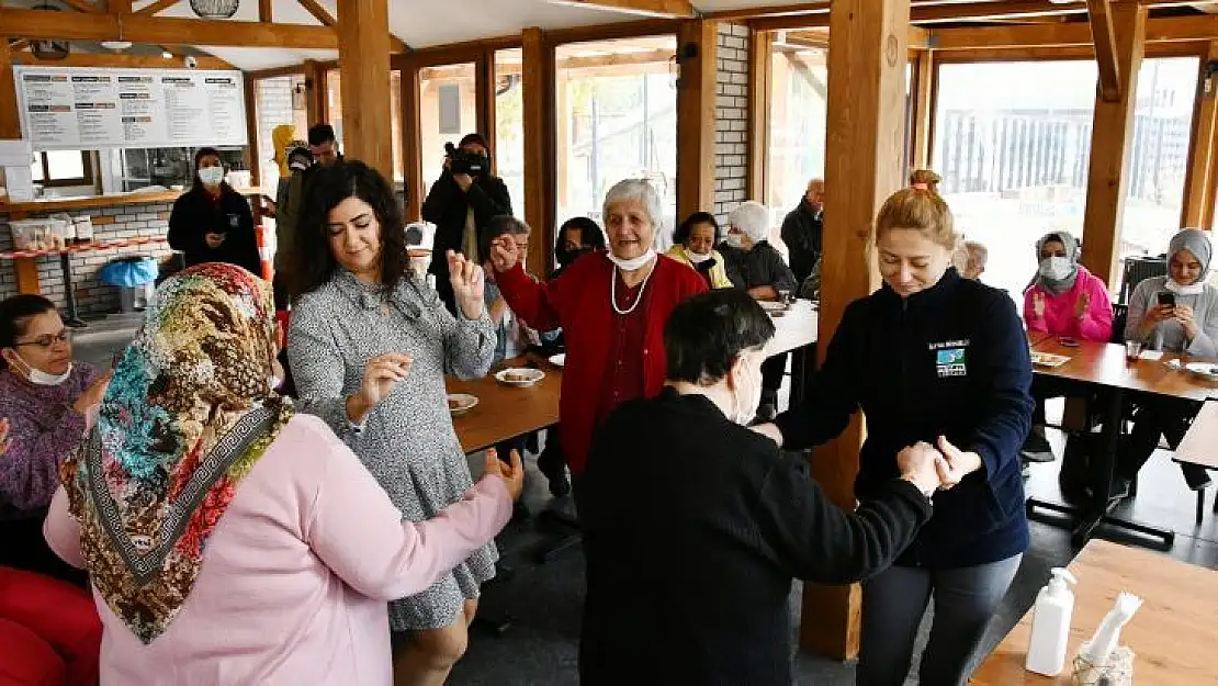 Huzurevi sakinleri Halk Evi'nde buluştular