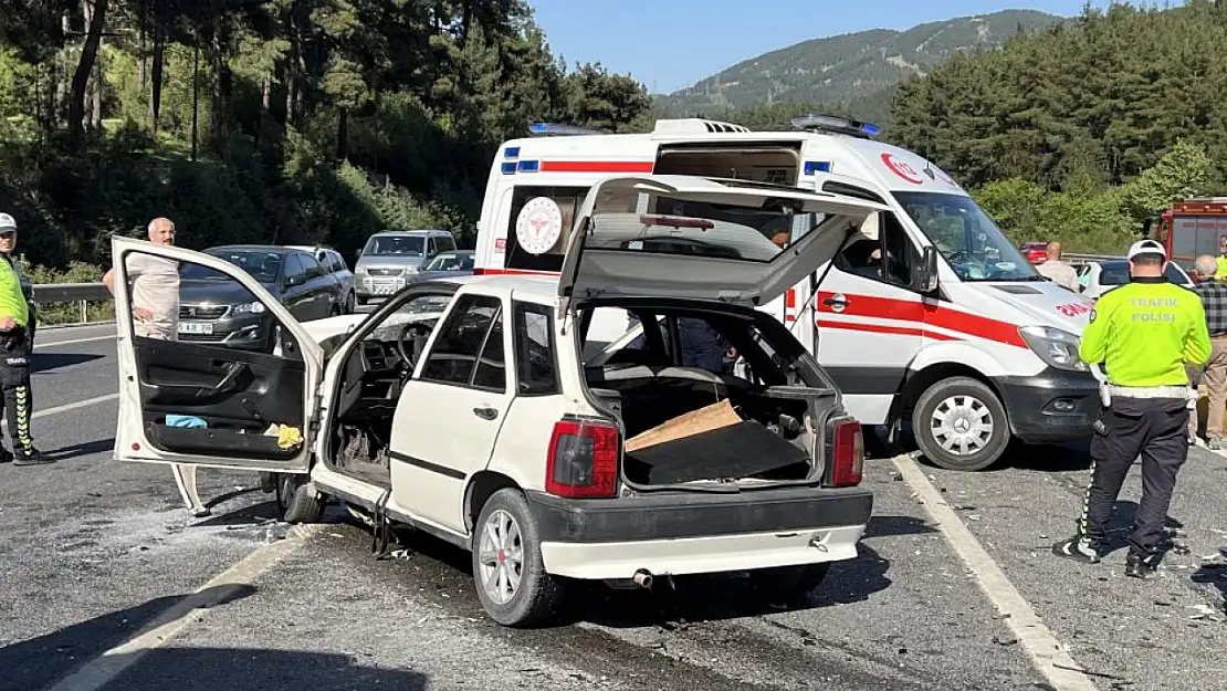 İki otomobilin karıştığı kaza 3 kişi yaralandı