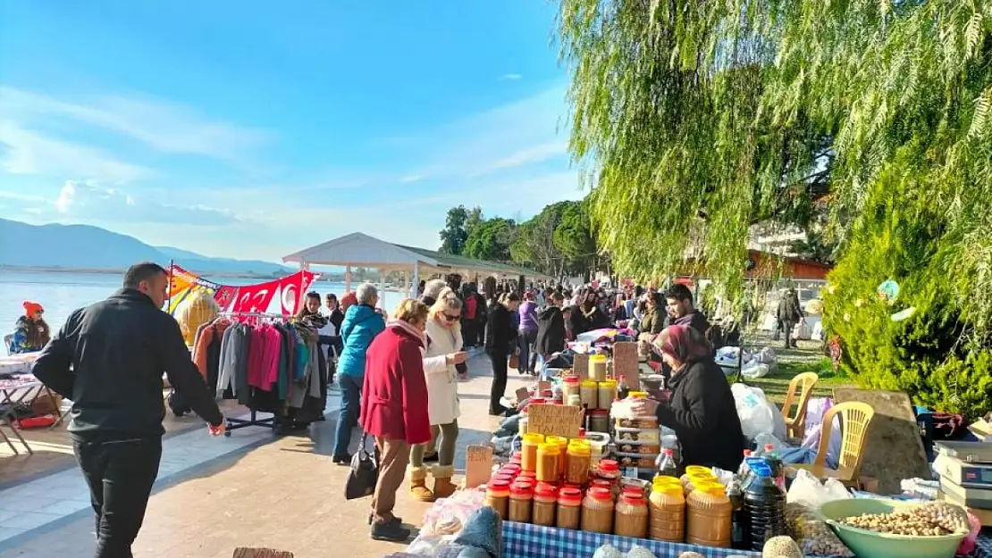 İkinci el pazarına vatandaşlar yoğun ilgi gösterdi