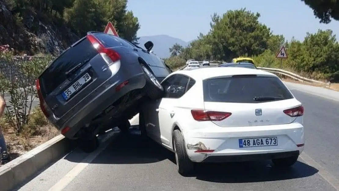 İlginç kaza maddi hasarla atlatıldı