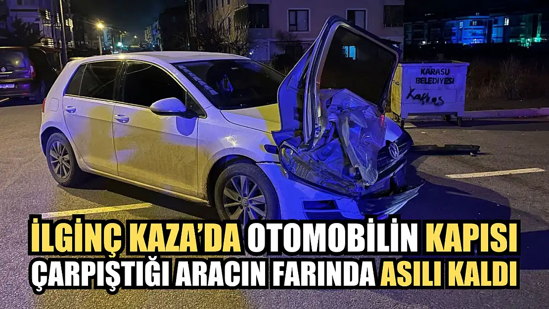 İlginç kaza: Otomobilin kapısı, çarpıştığı aracın farında asılı kaldı