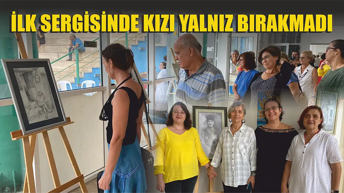 İlk Sergisinde Kızı Yalnız Bırakmadı