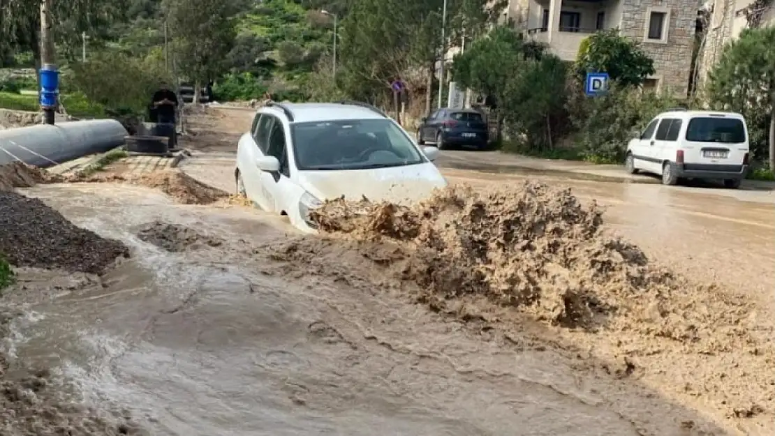 İsale hattı patladı! Ortalık göle döndü