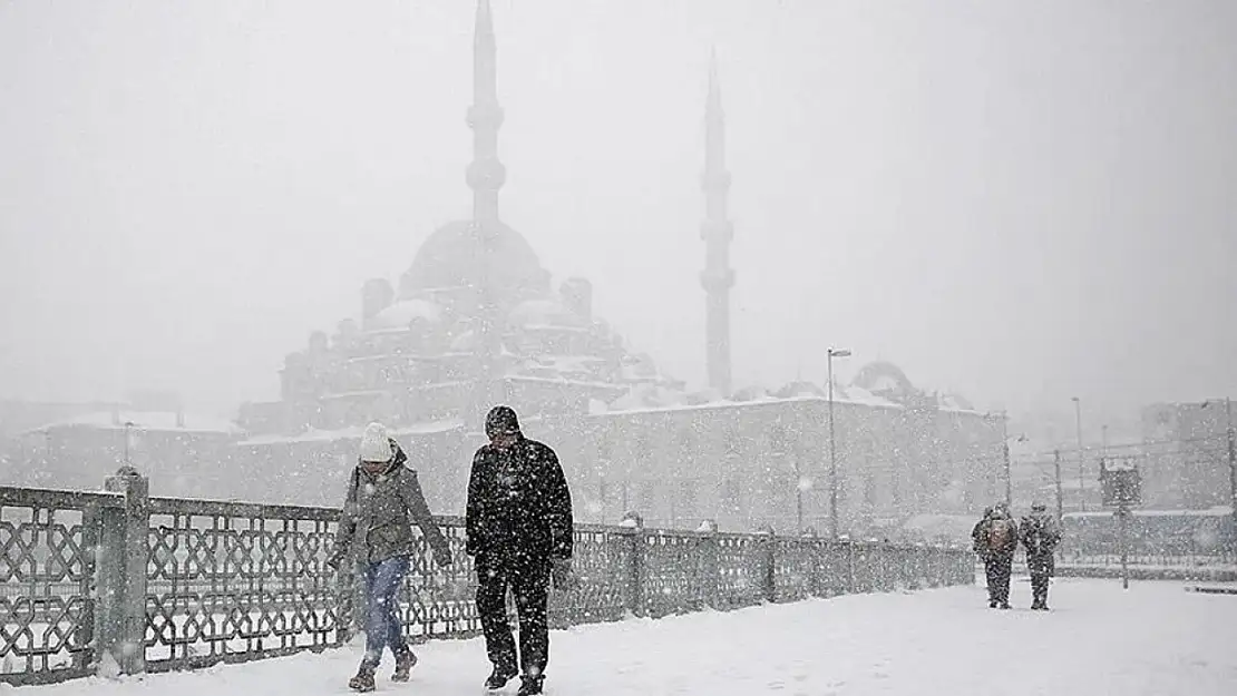 İstanbul'a Kar Ne Zaman Yağacak? AKOM ve Meteoroloji'den Güncel Kar Yağışı Tahminleri ve İncelemeleri