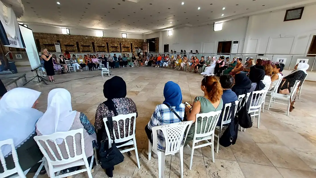 Kadınlar, Siyaset Atölyesinde Bir Araya Geldi