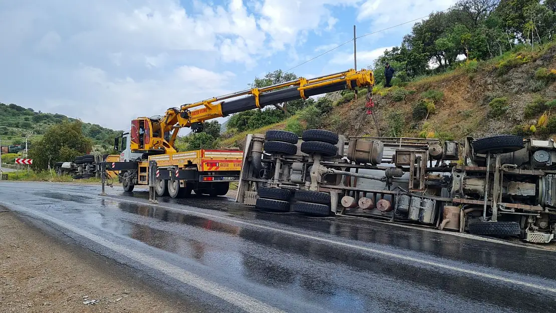 Kamyonla vidanjör çarpıştı: 3 yaralı