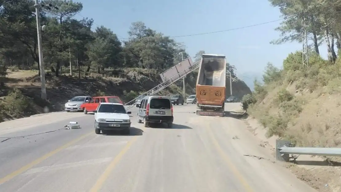 Kamyonun damperi açık kalınca olanlar oldu