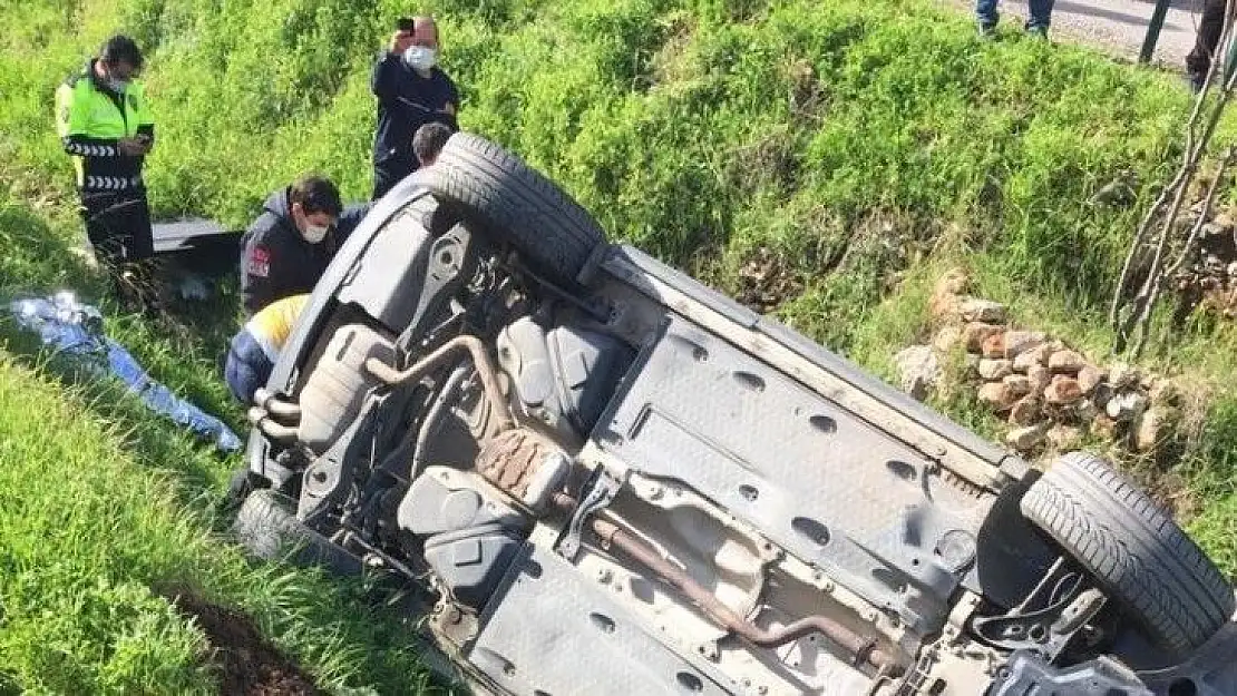 Kanala uçan otomobilden sağ kurtuldular