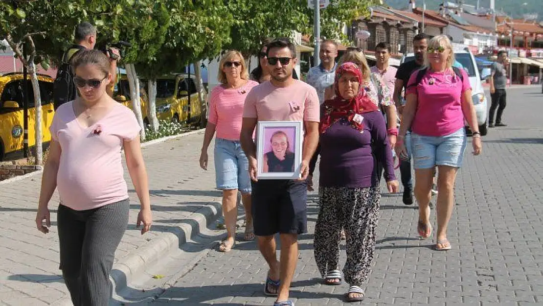 Kanserden ölen İskoç Turist için yürüdüler