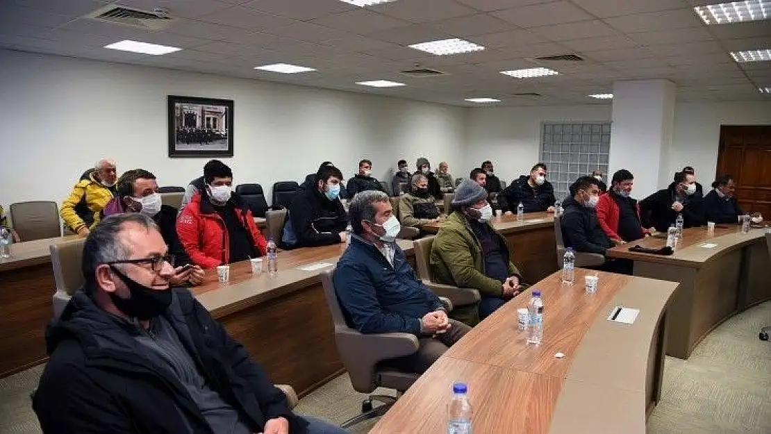 Karaca, balıkçı esnafının sorunlarını dinledi