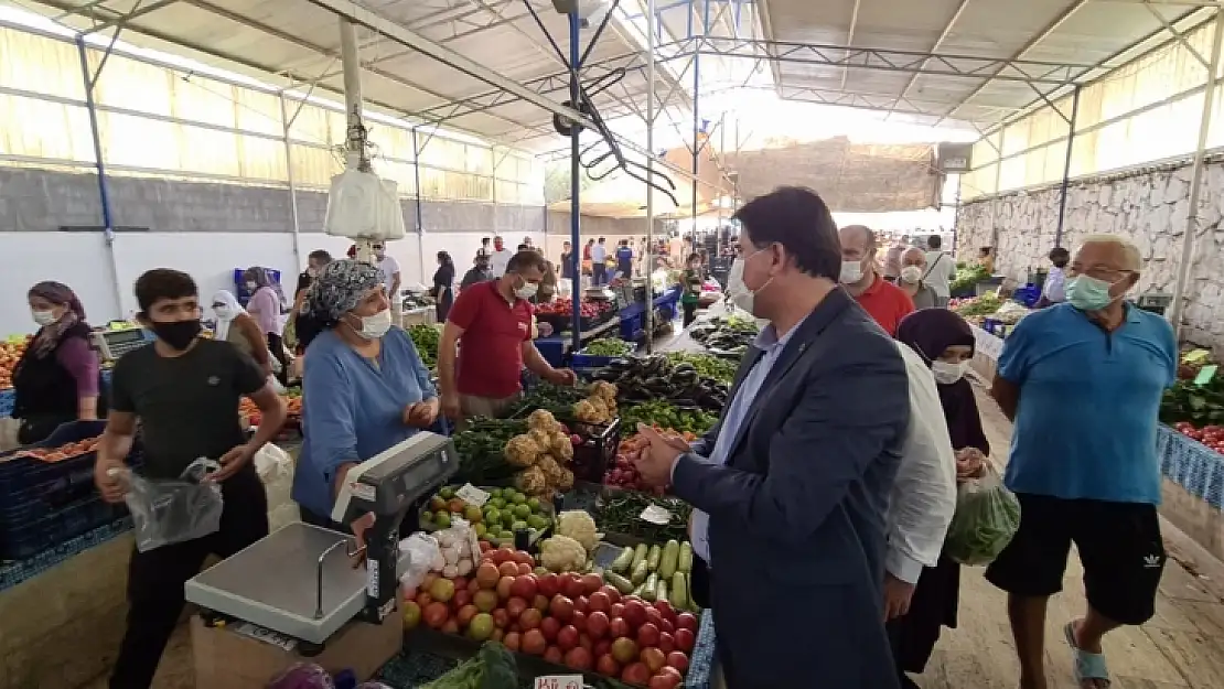 Karaca Salı Pazarı'nda esnaflarla bir araya geldi