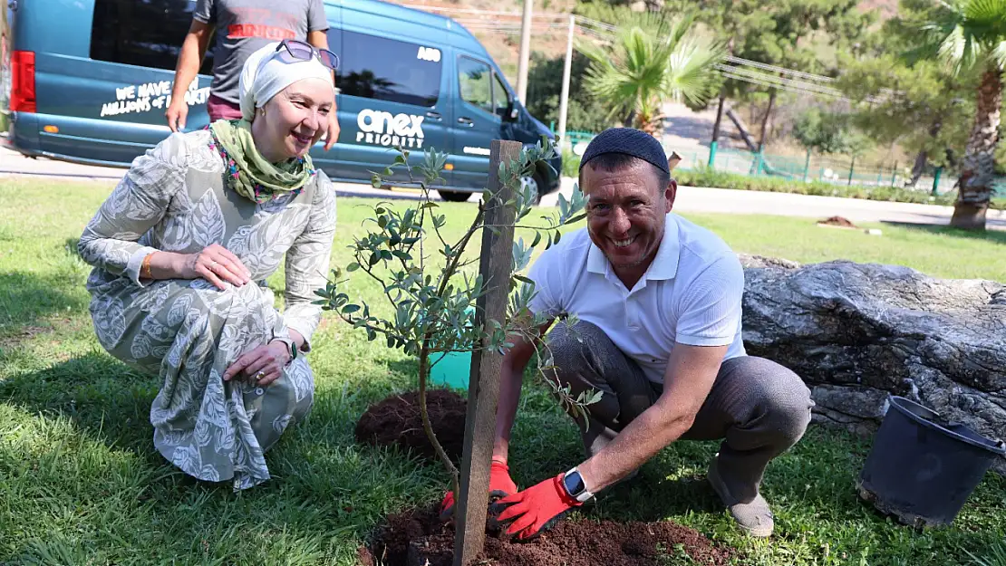 Kardeş şehirden Marmaris'e fidan