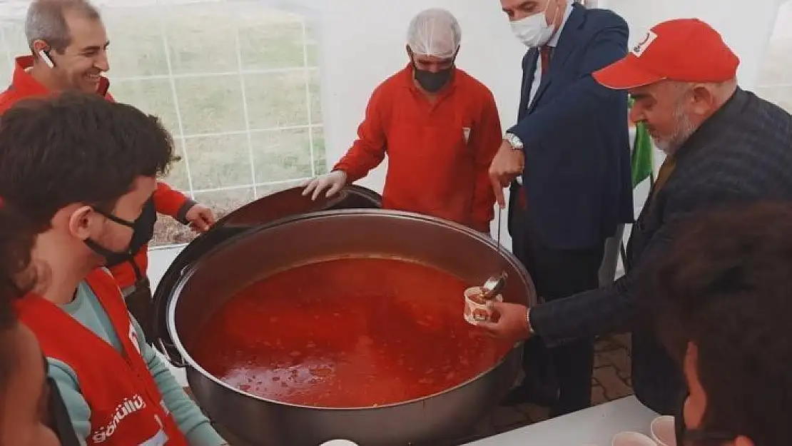 Kaymakam Aksoy, afet bölgesindeki Kızılay çadırını ziyaret etti