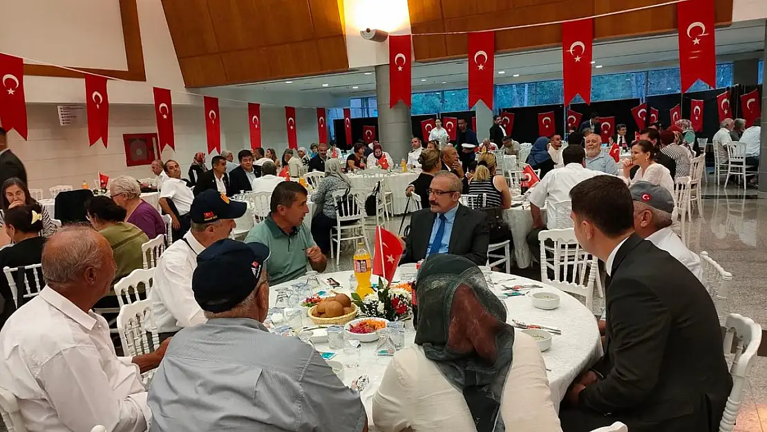 Kaymakam Karaman, şehit ve gazi aileleri ile birlikte yemekte buluştu