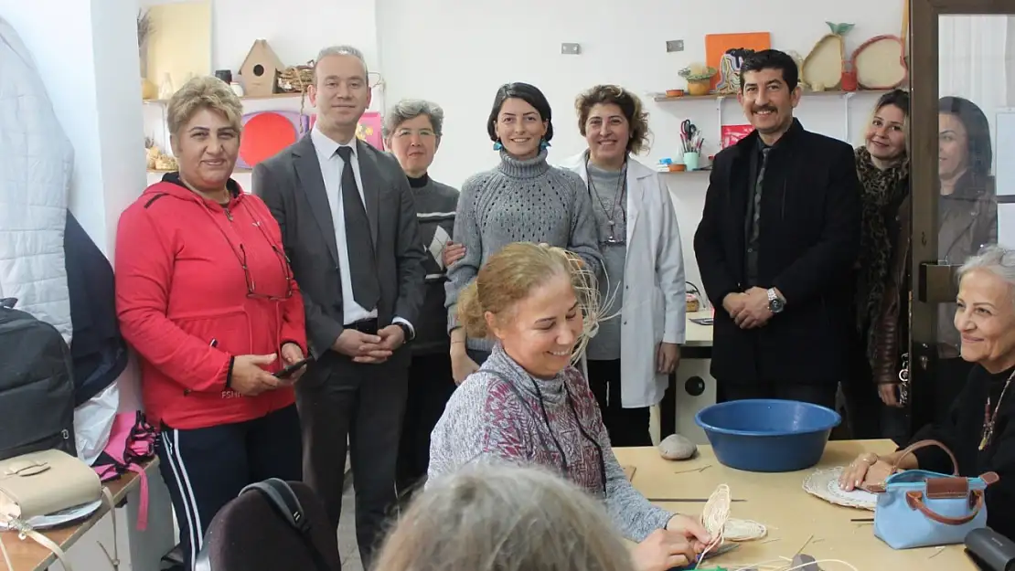 Kaymakam Maslak Halk Eğitim Merkezi'ndeki çalışmaları inceledi