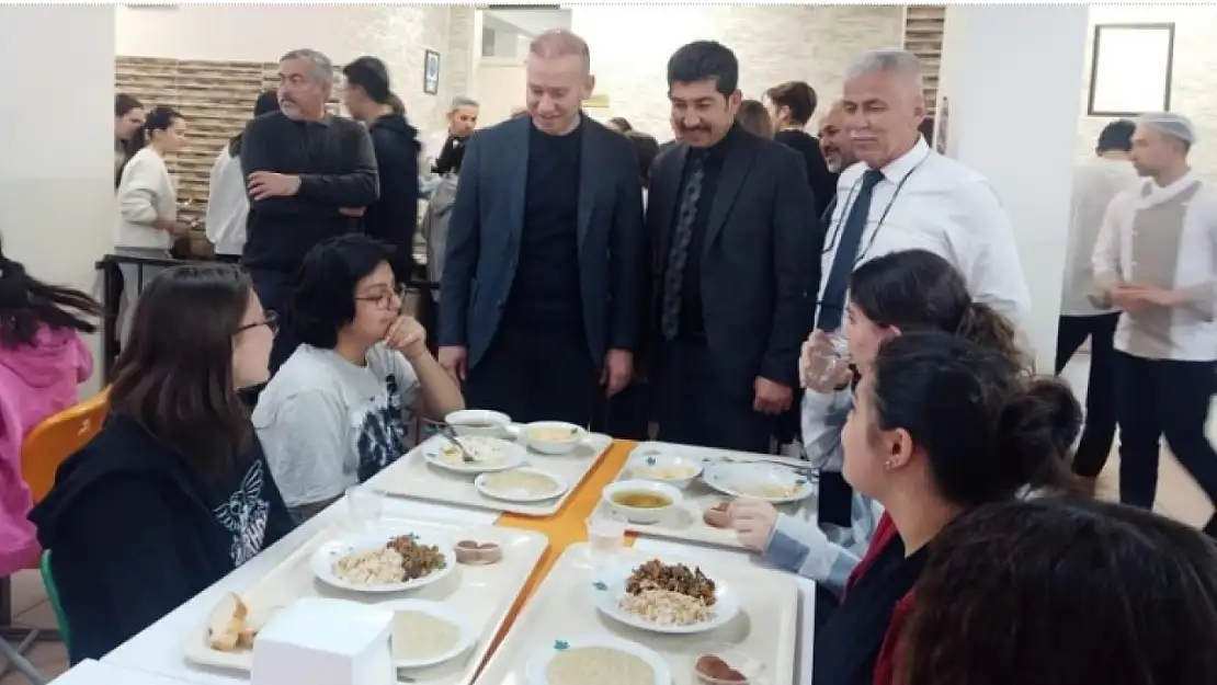 Kaymakam Maslak, iftar yemeğinde öğrencilerle bir araya geldi