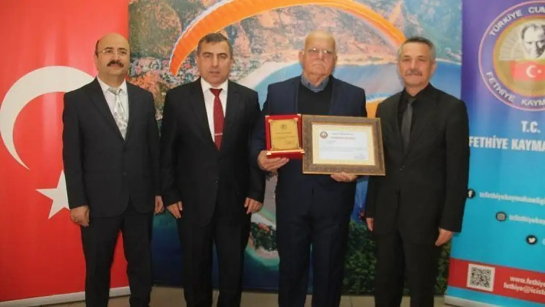 Kaymakam Şahiner'den hayırsever vatandaşa plaket 