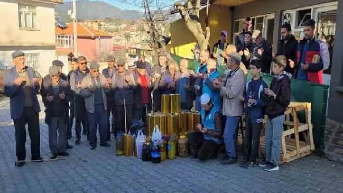 KENDİ ÜRETTİKLERİ ZEYTİNYAĞLARINI DEPREMZEDELERE GÖNDERDİLER