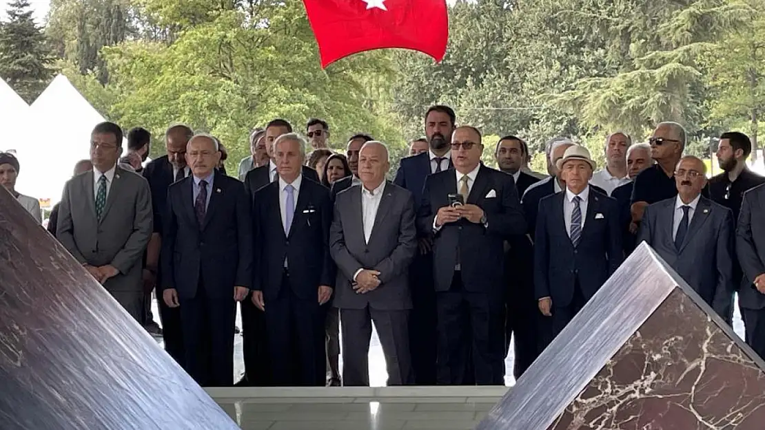 Kılıçdaroğlu, Özal ve Menderes'in anıt mezarlarını ziyaret etti