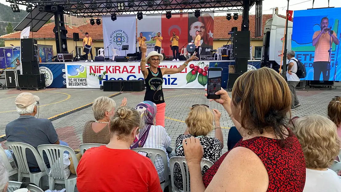 Kiraz festivali renkli görüntülerle başladı