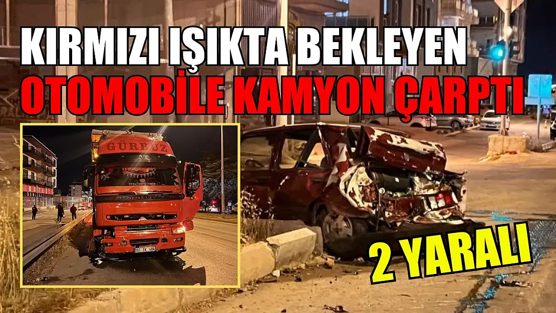 Kırmızı ışıkta bekleyen otomobile kamyon çarptı: 2 kişi yaralandı, yol trafiğe kapatıldı