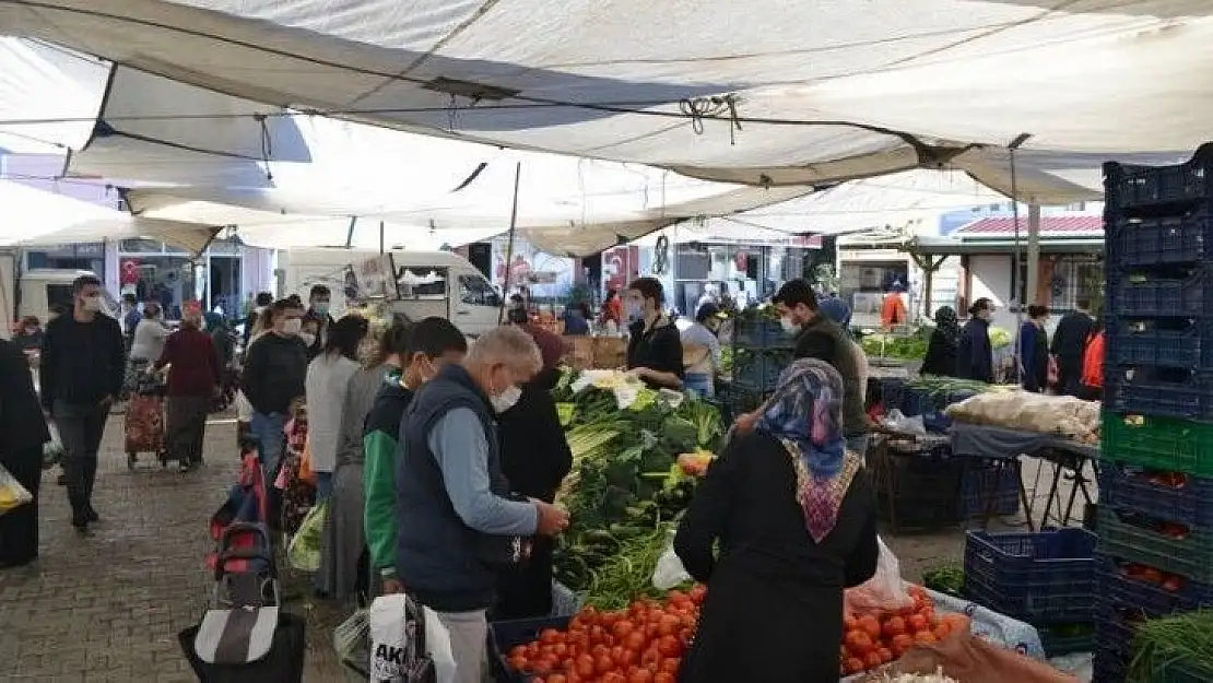 Kısıtlama öncesi pazarlar açıktı