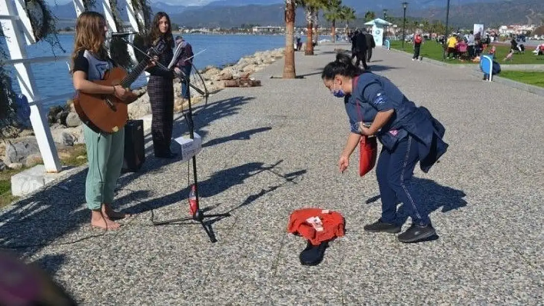 Kısıtlama sonrası plajlar ve sahil bandı doldu