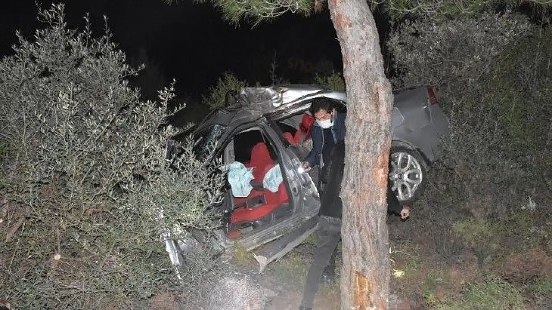 Kısıtlamada sokağa çıktılar, polisin 'dur' ihtarına uymayınca kaza yaptılar