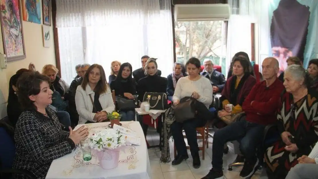 Kitap imza gününe yoğun katılım oldu