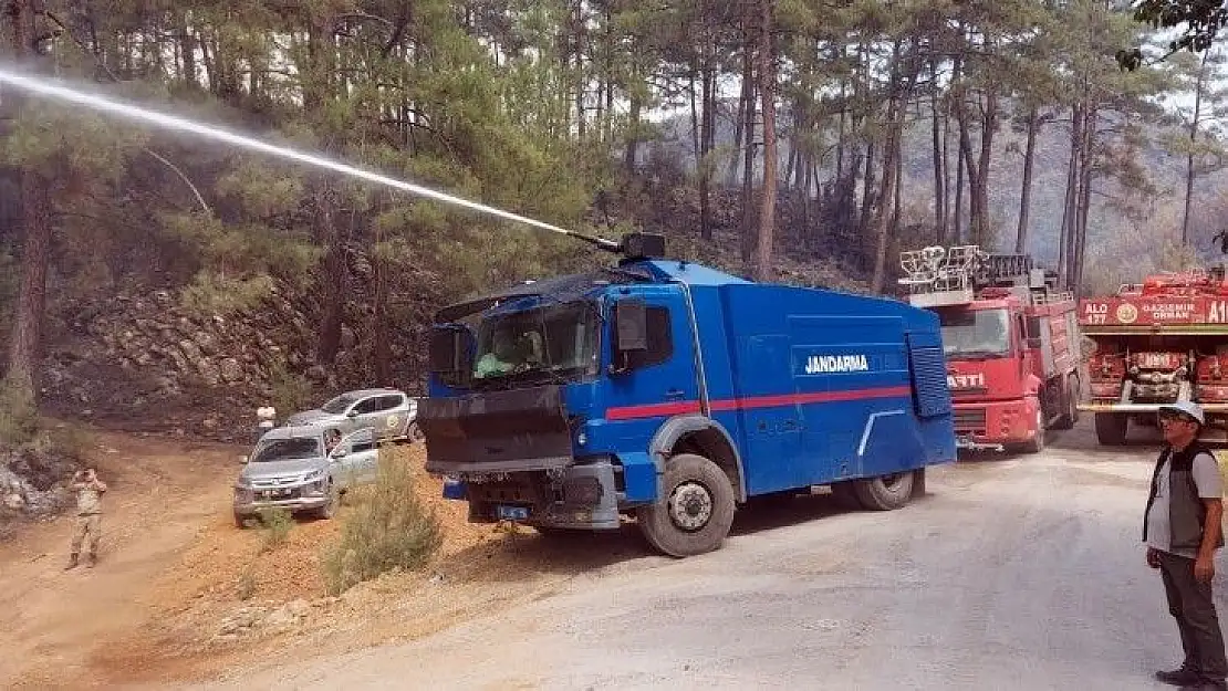 Komandolar karadan helikopterler havadan Bayır köyünü kurtarmaya çalışıyor