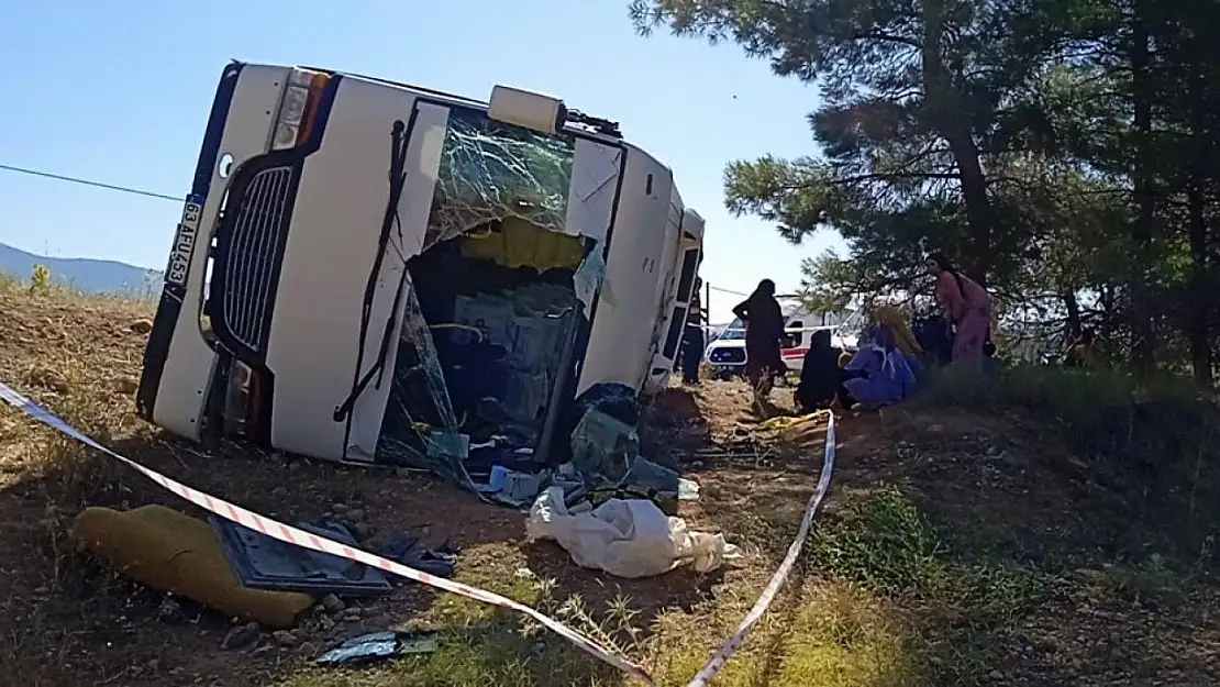 Kontrolden çıkan otobüs şarampole devrildi