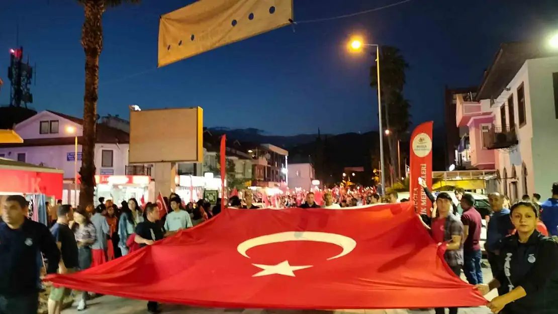 19 Mayıs'ın coşkusu fener alaylarıyla sokağa taştı