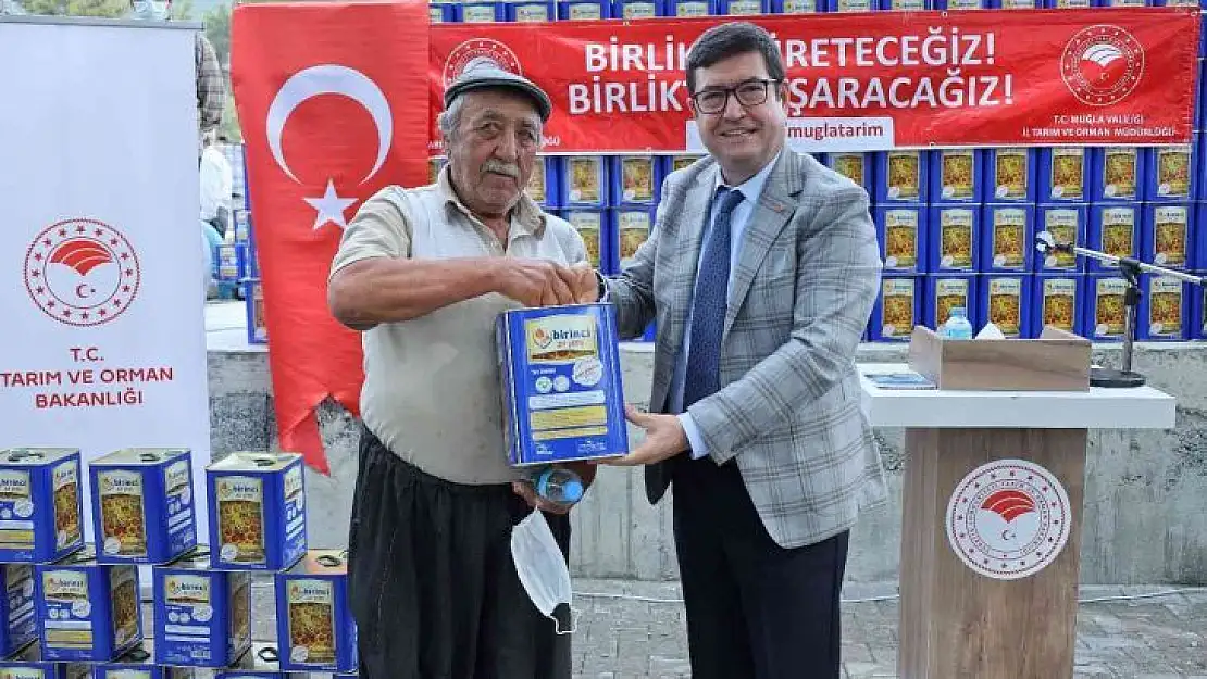 Köyceğiz'de 658 arıcıya 82 ton arı yemi dağıtıldı