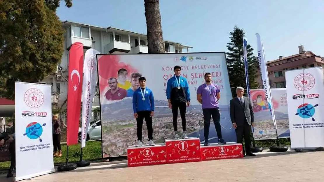 Köyceğiz'de yapılan kano yarışlarında bahar kupası sahiplerini buldu