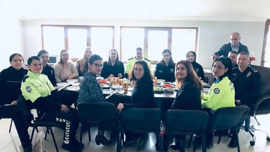 Köyceğiz İlçe Emniyet Müdürlüğünden kadın personele kahvaltı sürprizi