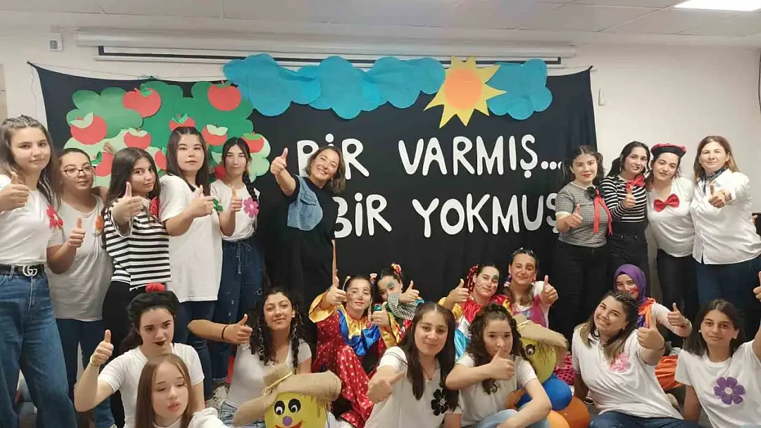 'Çocuklar Hep Gülsün' sloganıyla minikleri güldürdüler