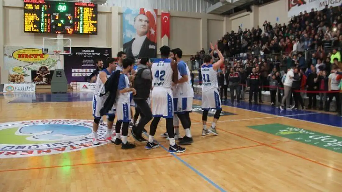 Lider koltuğu bırakmadı 75-72