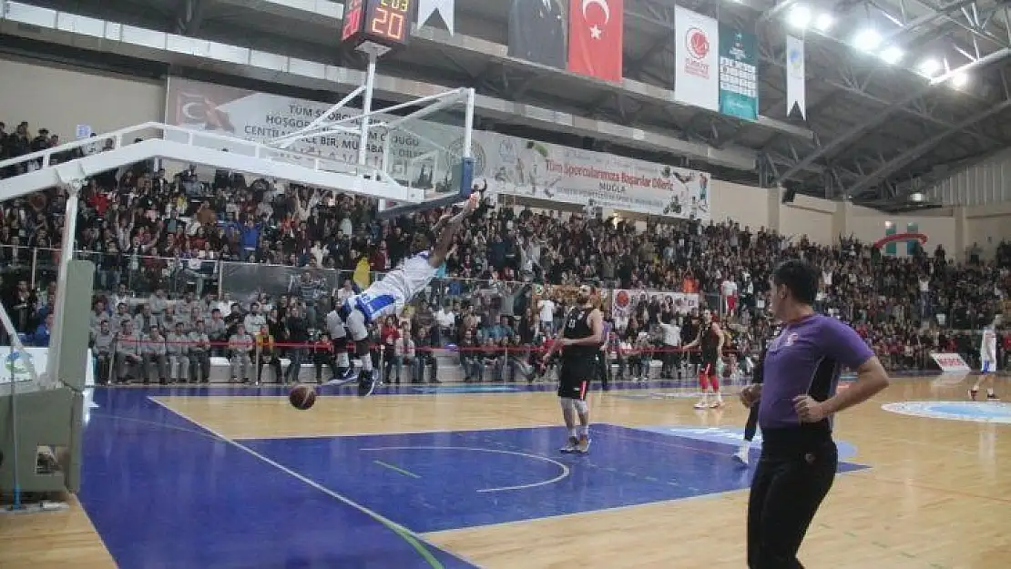 Lider Samsun engelini de aştı 82-72